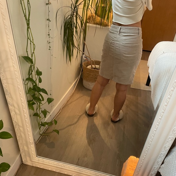 Dynamite corduroy skirt. Size S fits like M - Picture 2 of 3